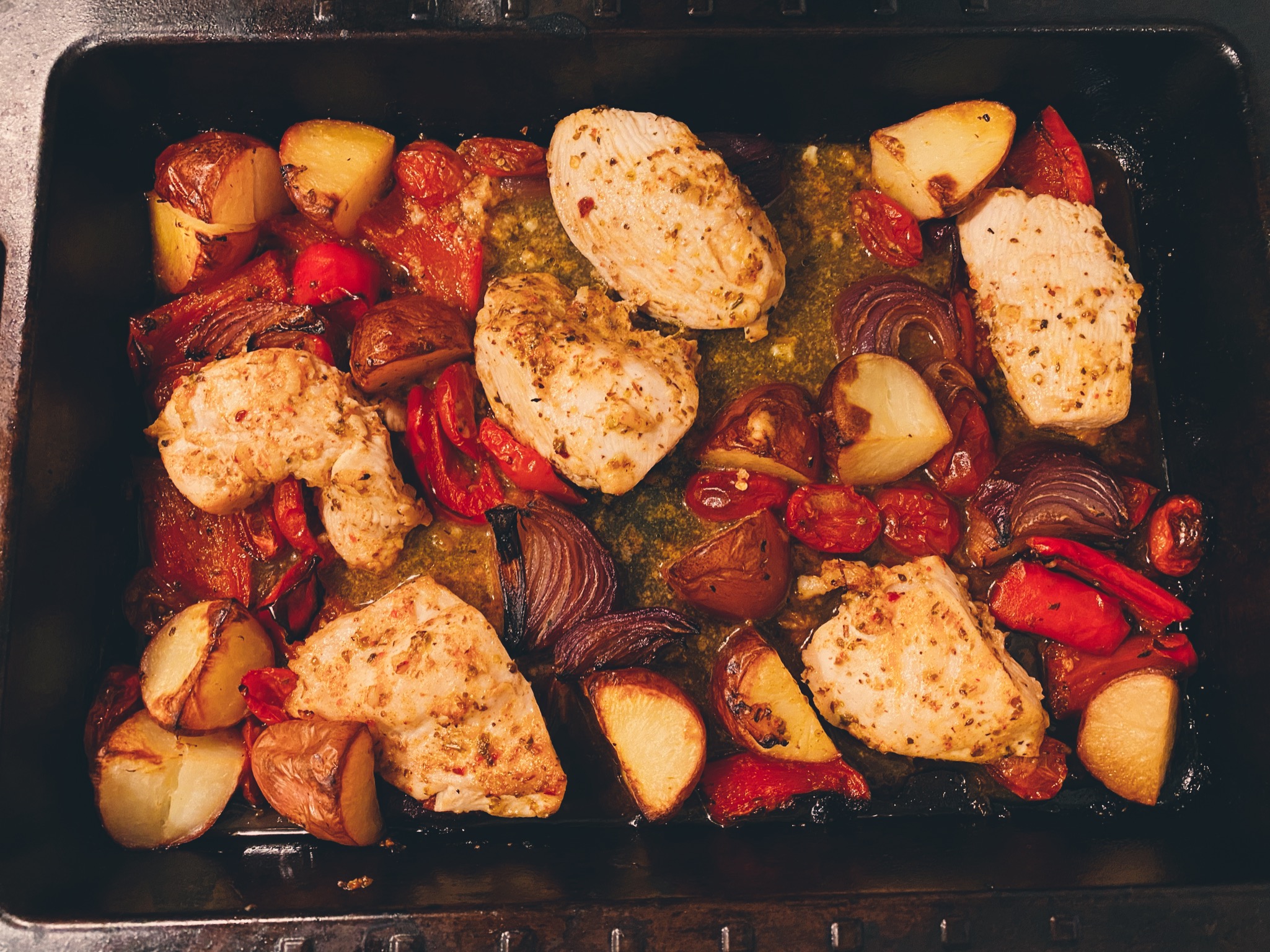 One pan roasted chicken with zingy potatoes, broccoli and cherry tomatoes - Mood Food Nutrition
